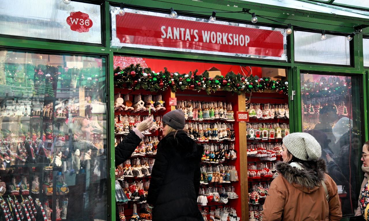 曼哈顿圣诞热闹背后：中国制造又一次刷屏？

12月22日，在美国纽约曼哈顿第七大