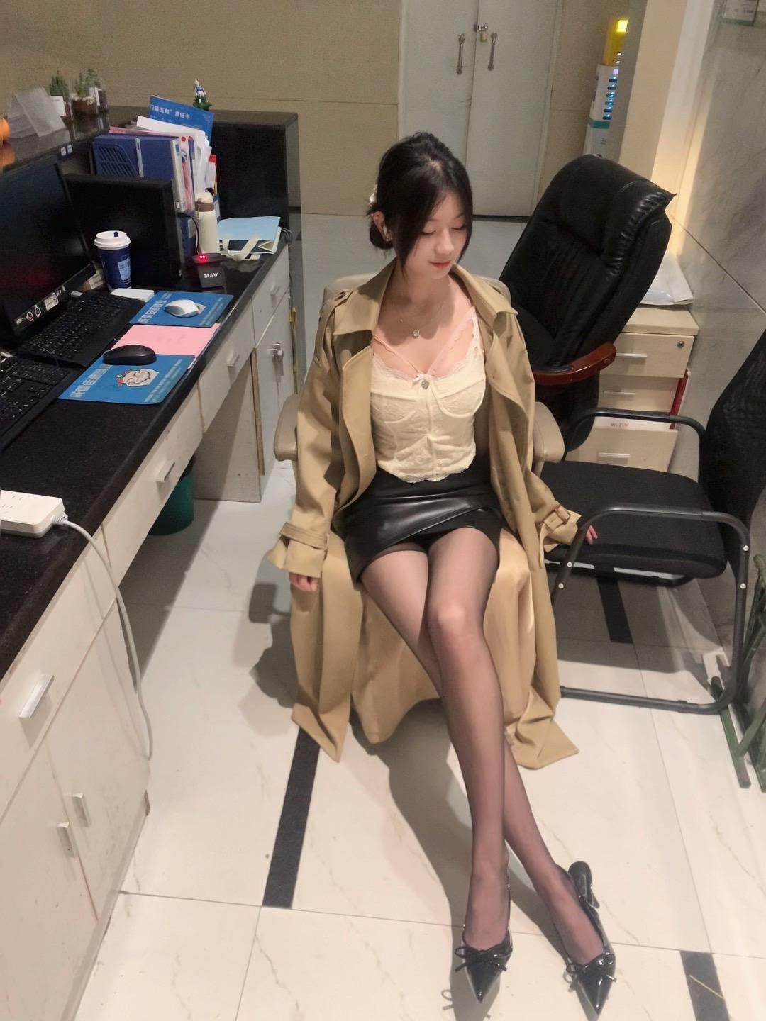 表面很喜欢我 却从来没有在意过我 假装害怕失去我 却一次又一次伤害我