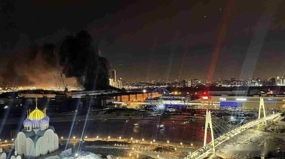 俄乌战火烧经济命脉！最大油港被炸日损超亿，莫斯科如何接招？

来源:溯源青史漫谈