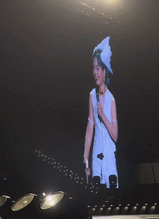 周笔畅在演唱会做数学题救命！周笔畅演唱会解520数学题，算来算去都是我爱你，这波