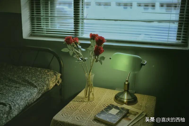 伊朗最高领袖妻子被美以袭击身亡，中东火药桶彻底炸了！普通人该怎么办？

3 月 