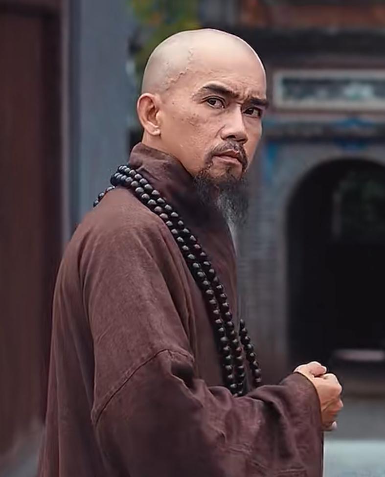 万行（Vạn Hạnh，938年—1018年），俗姓阮，北江路古法州（今越南北宁