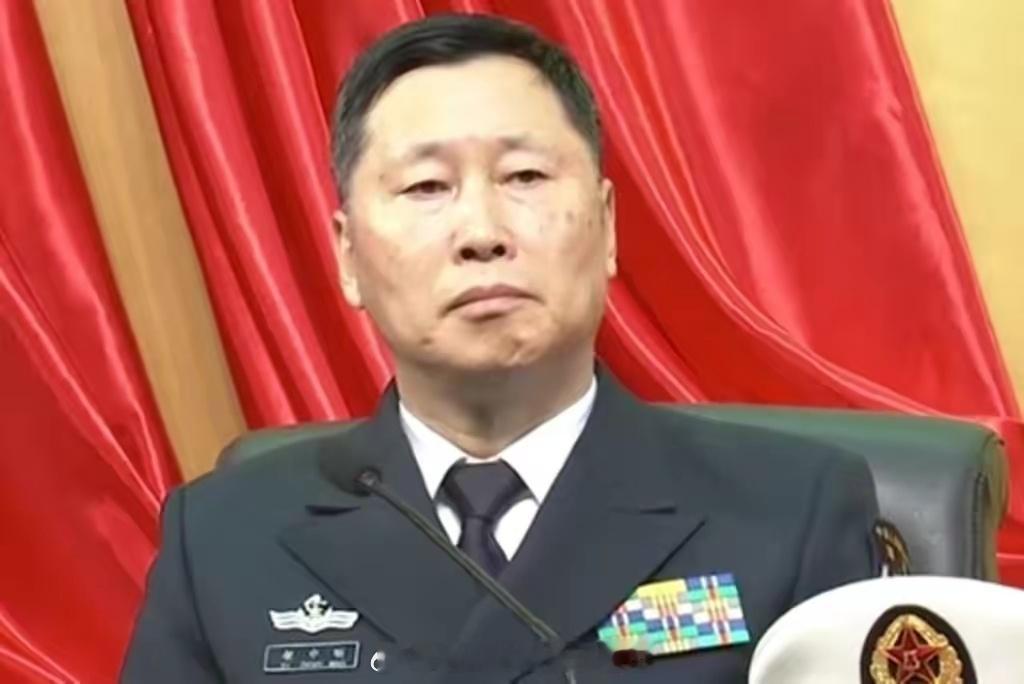 南海一战可能难以避免了‼️近期，中央军委举行了晋升上将军衔的仪式。原中国海军参谋