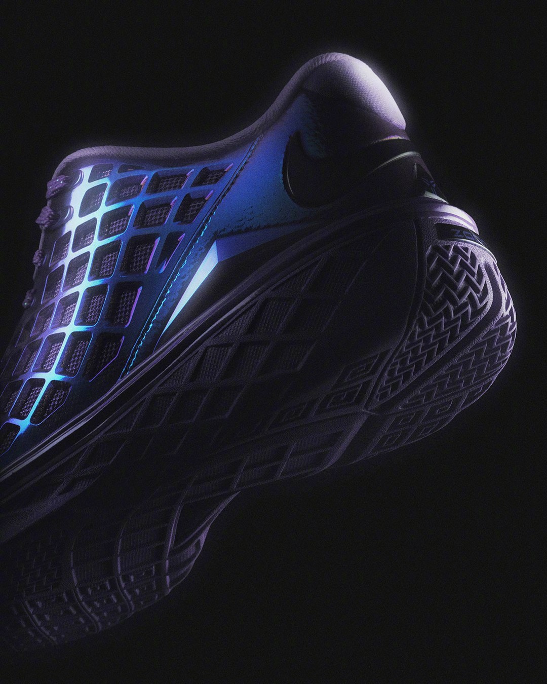 Nike也推出了“Warning Label”系列的Kobe 3 Low Pro