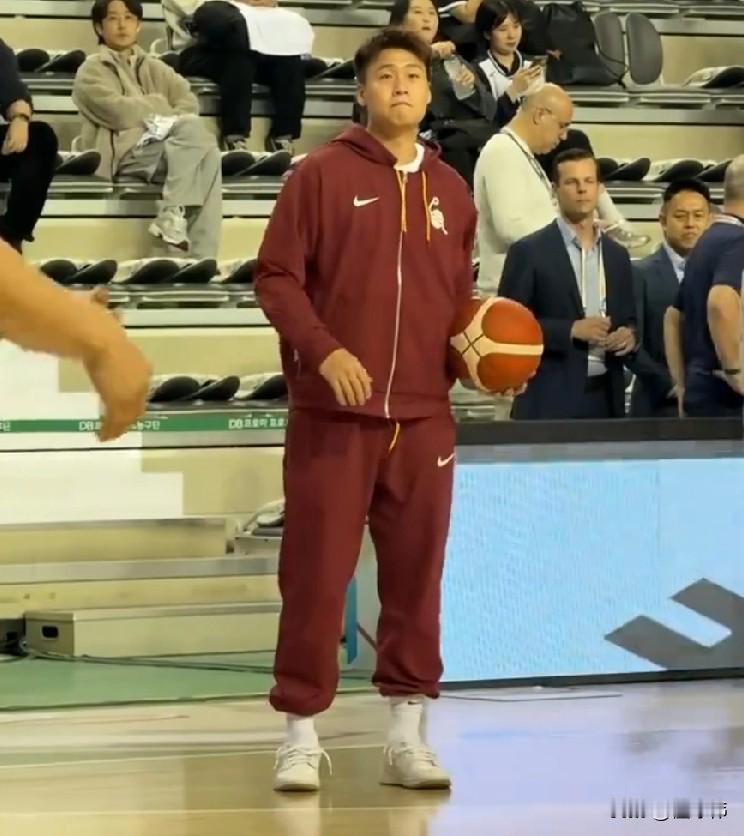 什么情况？中国男篮半场落后韩国男篮23分，一言难尽！

前中国男篮主教练杜锋解说