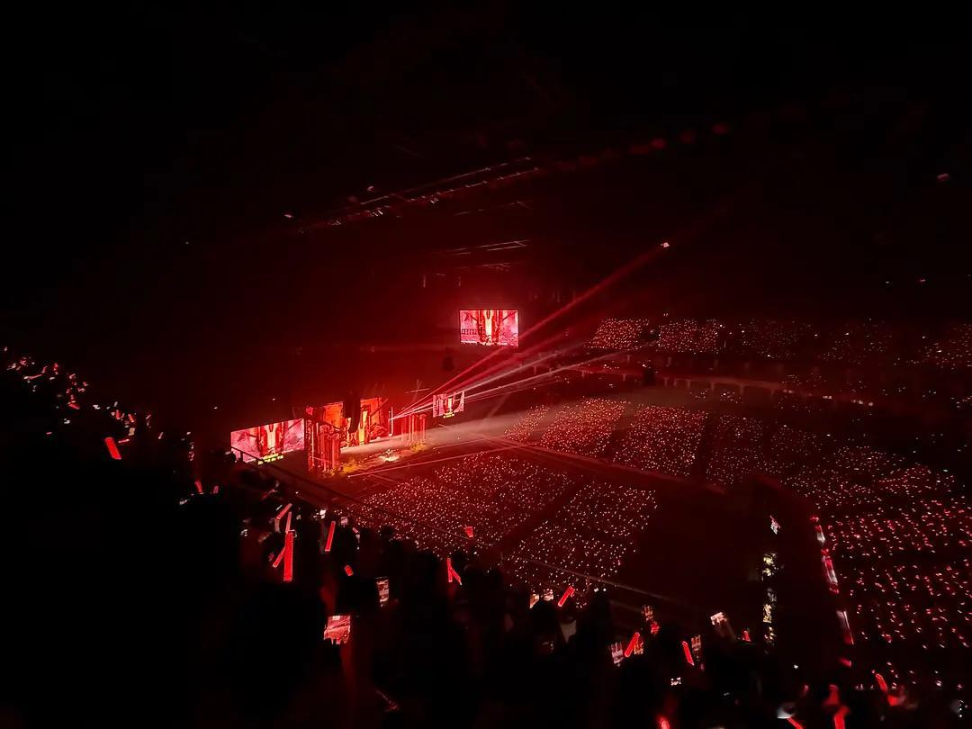 于适演唱会这个上座率什么水平？不是说没卖出去吗？ 