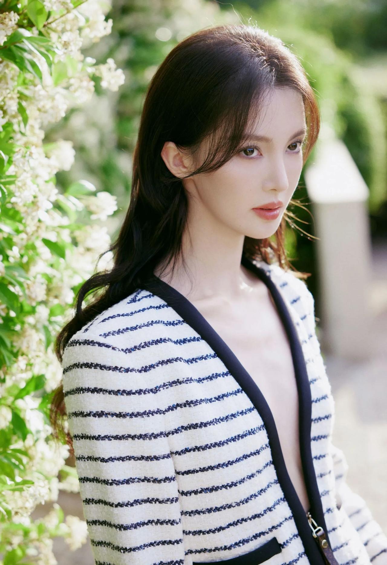 金晨美图分享5:金晨 金晨妆容 金晨红毯造型 金晨跳舞 金晨穿着 金晨身高 金晨