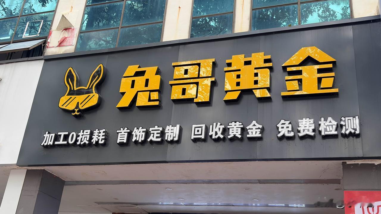 广西北海是全国最富亲情的城市。走在北海的街头，你随时可以看到以叔、姨、哥、妹、公