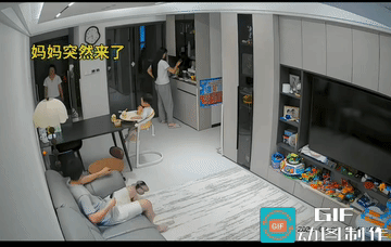 妈妈:我是谁？我在哪？我需要做点什么？椅子上的宝宝:奶奶！你坐。别大惊小怪 ，俺