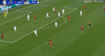 本届欧洲杯的比赛用球是不是跟各队防守球员有什么仇，目前刚到小组第二轮比赛已经上演