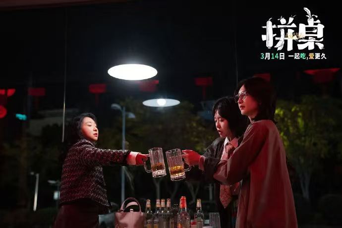 李雪琴的网恋对象是师兄 哇呀！《拼桌》揭秘李雪琴上学网恋师兄，谁的青春没隔着屏幕