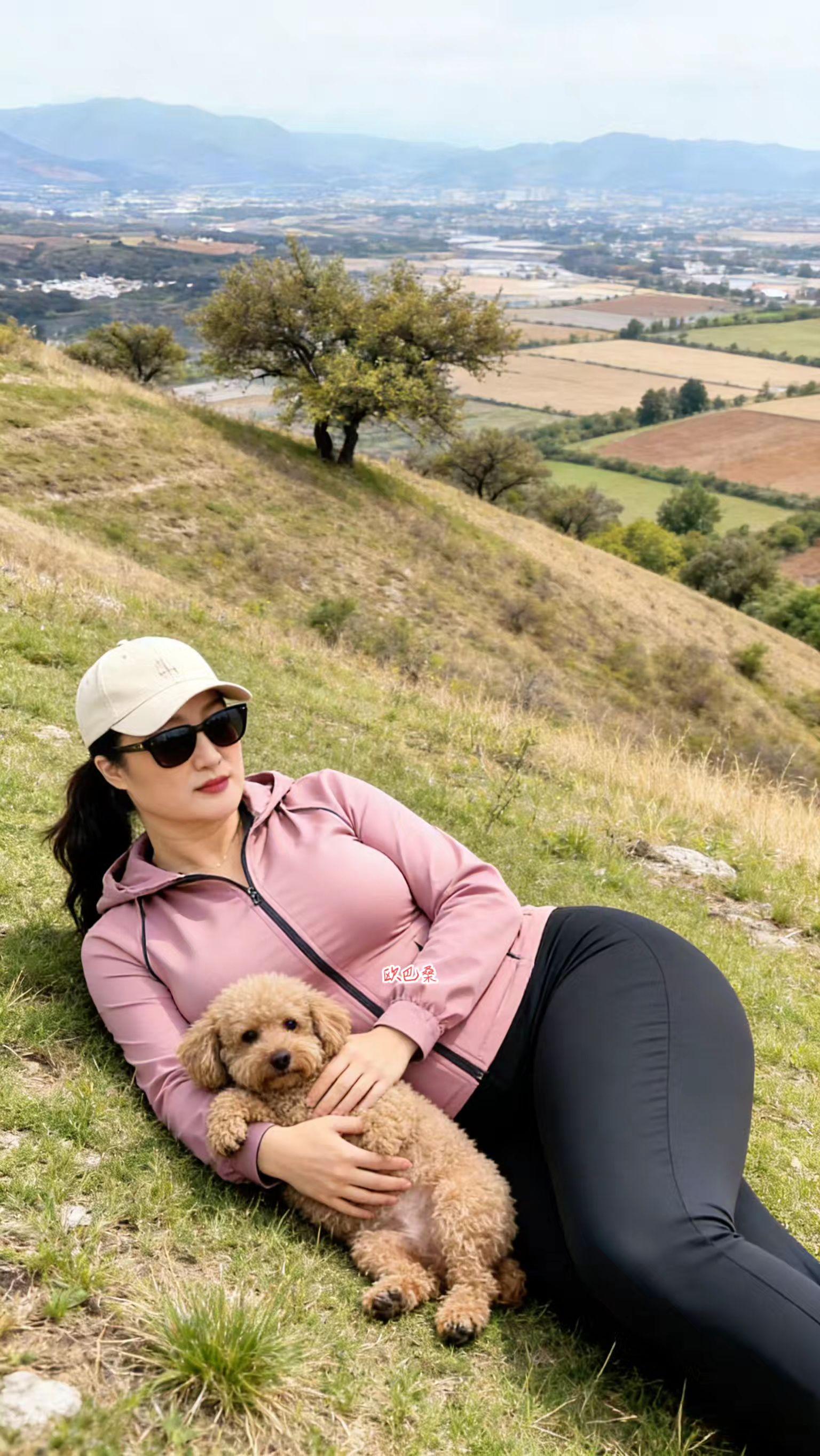 带着狗狗去旅行 郊外野游 东方成熟美熟女