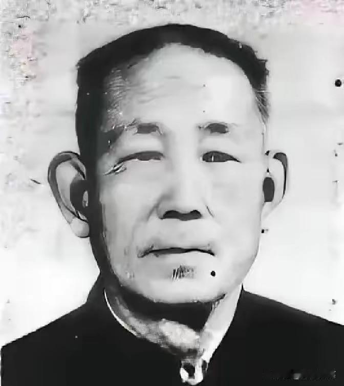 1944年日军深夜电话试探，伪军旅长假意顺从，转头率三千官兵火线起义
 
194