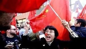 美国人一针见血：“如果中国真的那么好，为啥还有大批人移民到美国？”中国人移民美国