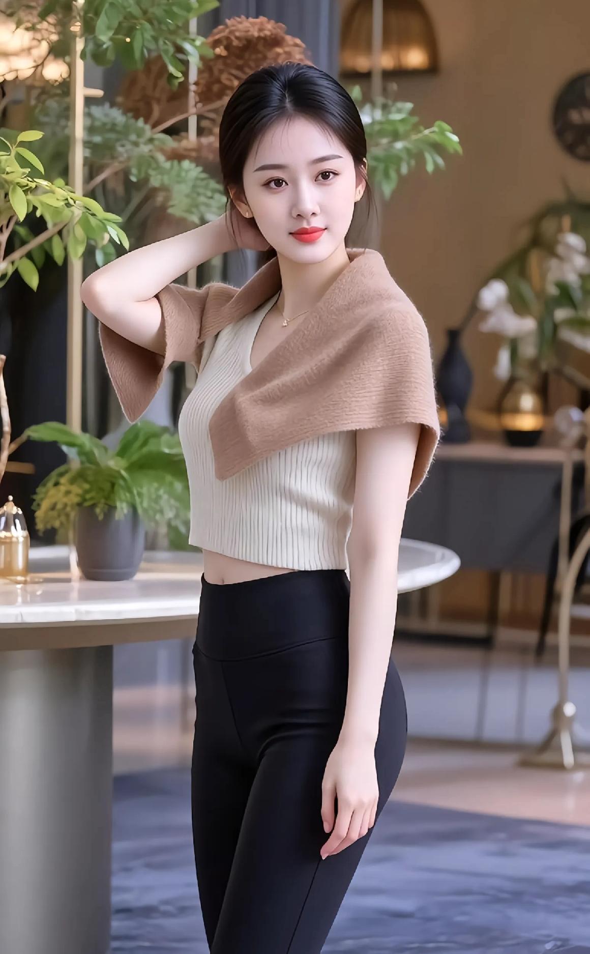 优雅气质穿搭，米色毛衣搭配黑色紧身裤