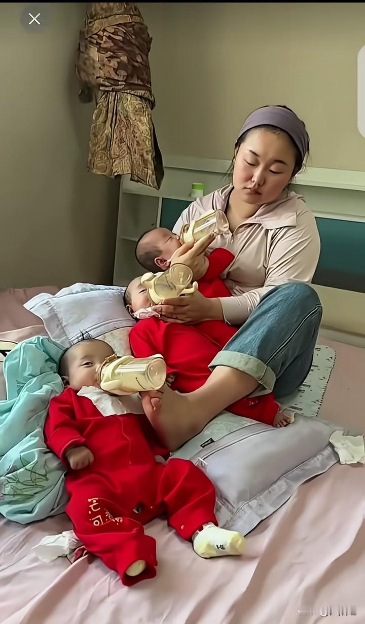 做母亲可真不易，
三个宝宝一台戏。
妈到老了不尽孝，
………请友赐下句，多谢多谢