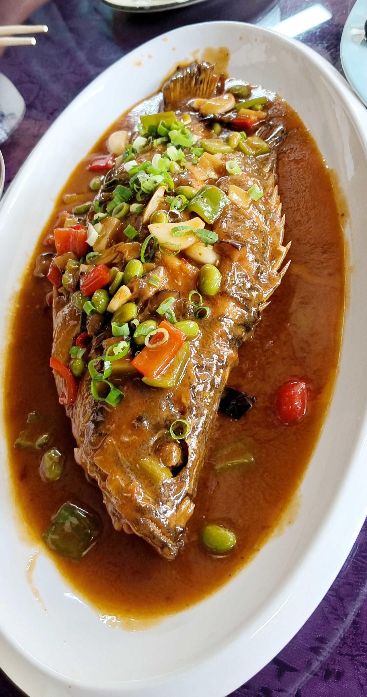 淮南菜好吃吗？安徽寿县这家店吃吃看！
寿西湖饭店
美食推荐：
1、安徽臭鳜鱼、小