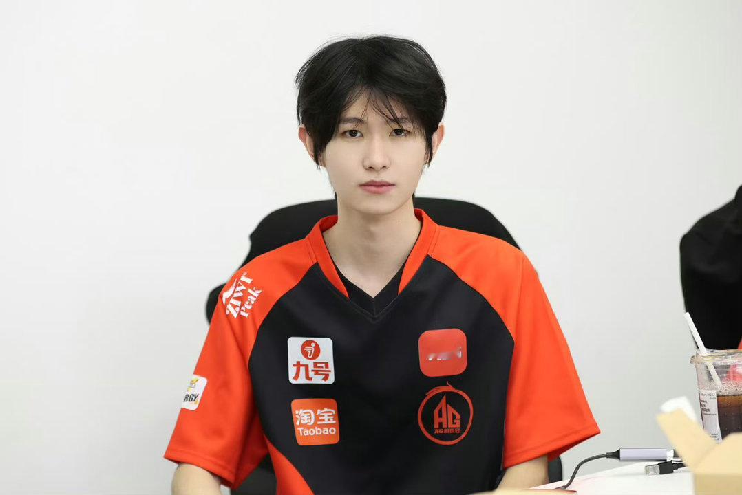 一诺xbc  卧槽露额头是我妈妈女神姐姐主人 