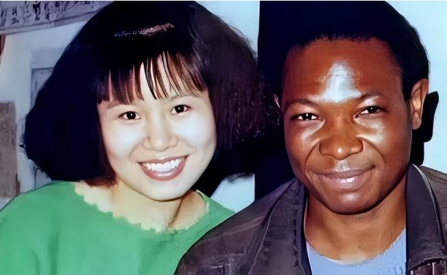 多年后，记者问王丽红：“当年不顾父母反对，远嫁乌干达，你后悔过吗？”她没有把答案