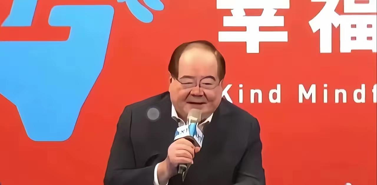 别被李乾龙这张弥勒佛似的笑脸骗了！看着慈眉善目，心里却藏着大智慧，做事更是稳得很