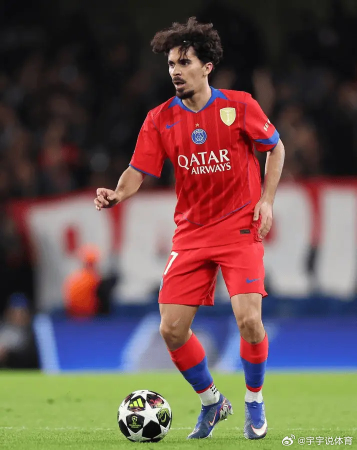 维蒂尼亚本赛季欧冠触球次数比其他任何球员都至少多300次。 