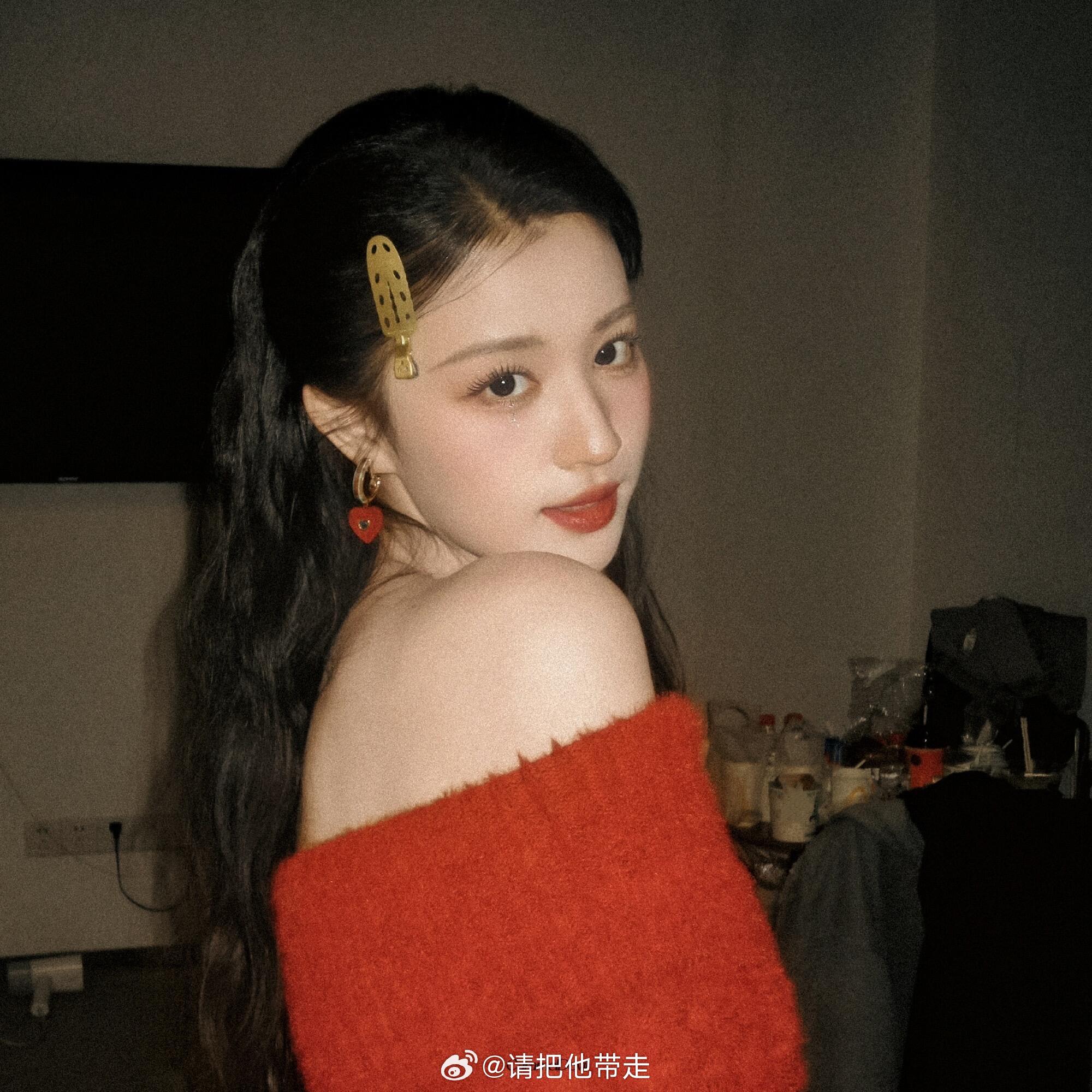 王楚然民国女主具像化 她说台词的时候语速不快，尾音收得轻，像怕惊动什么似的。但眼