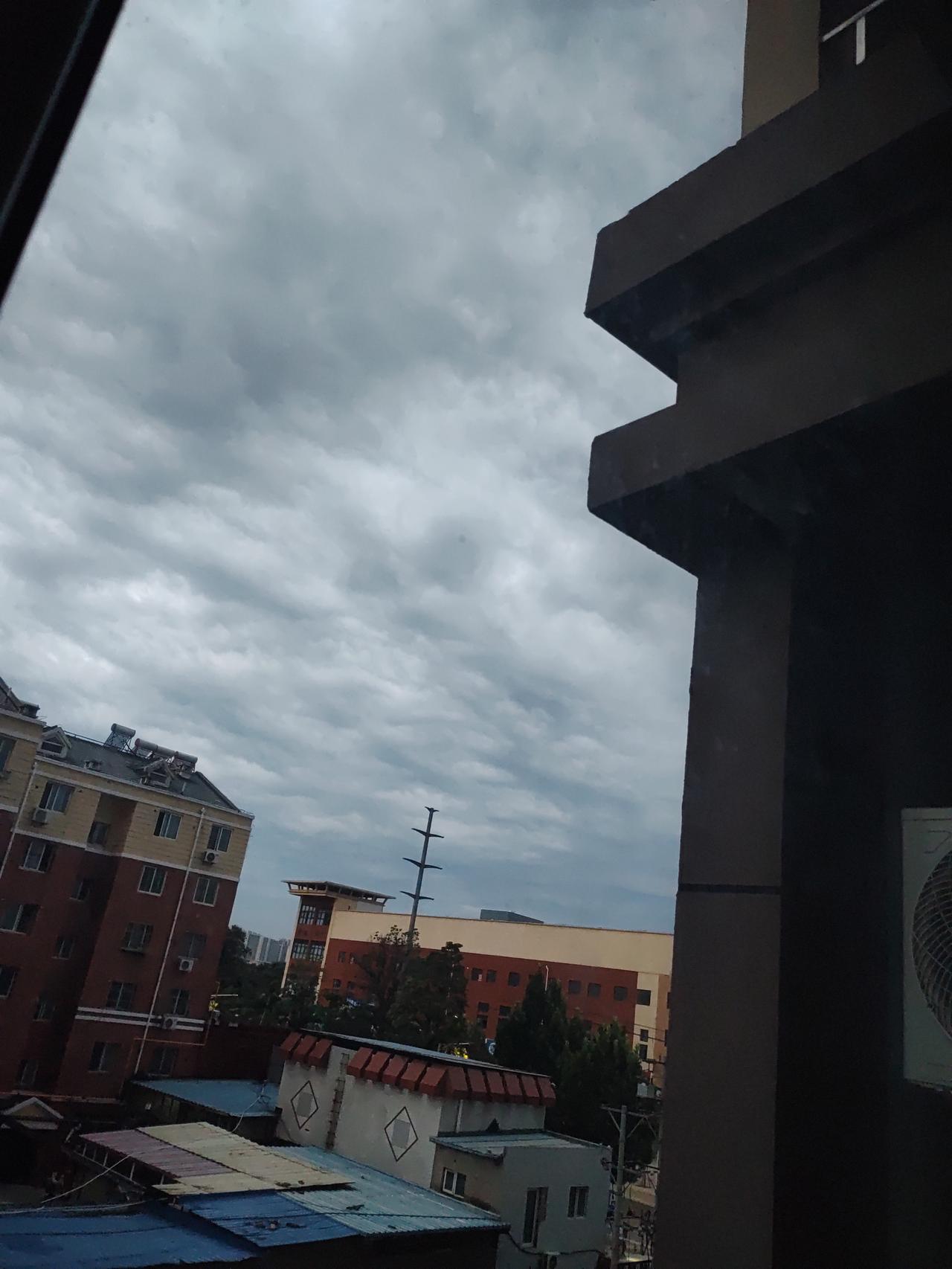 这些天前列腺有些不好，昨天做了个核磁，今天上午去取结果。希望结果平安！这些日子一