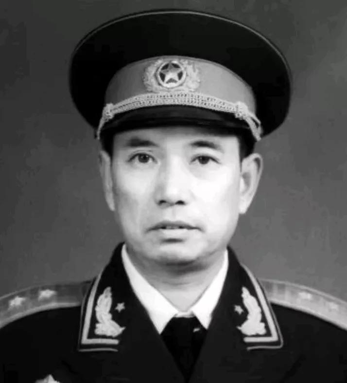 ​​1979年的一天，新疆军区司令员吴克华去某哨所时，路过奎屯兵站，中午就在那里