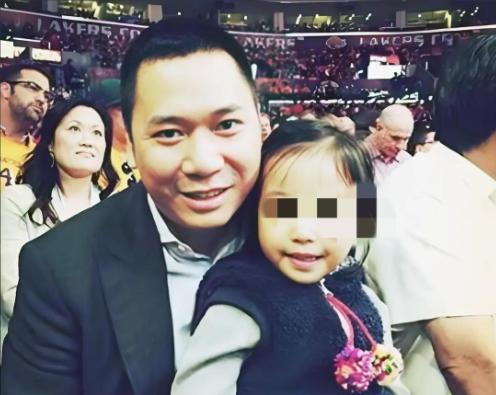 网传佘智江投资的电诈园启动资金与黄某有关，那怪不得小燕子要和他离婚，黄某龙现在下