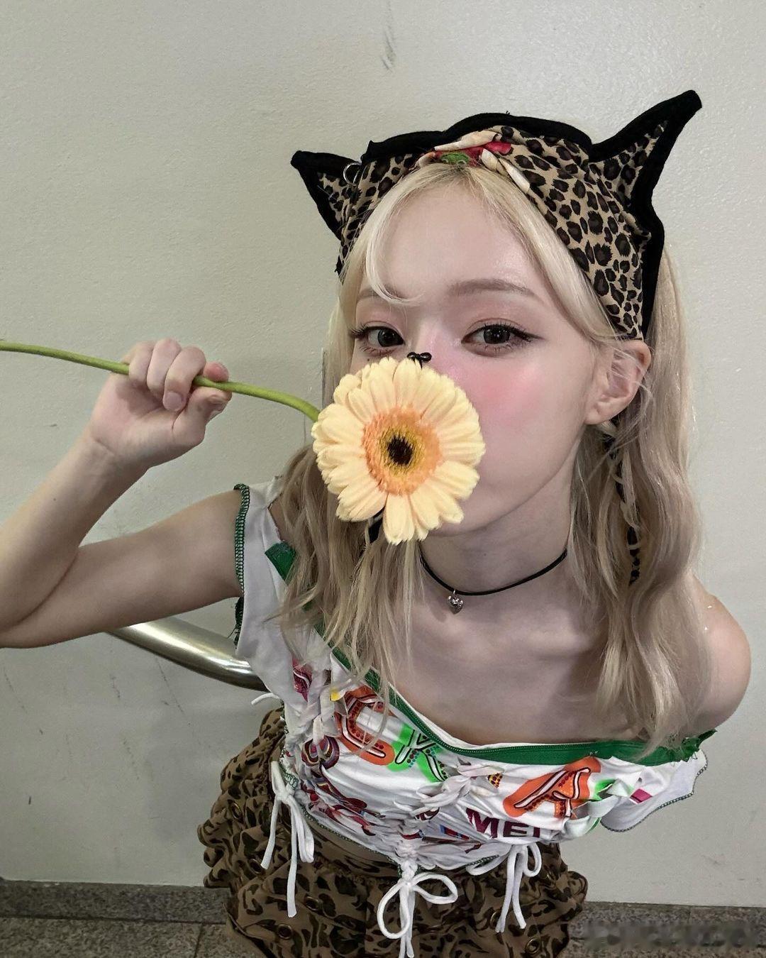 金玟庭这次回归的造型真的好可爱[爱慕][爱慕][爱慕][爱慕]小猫送你🌻🌻?