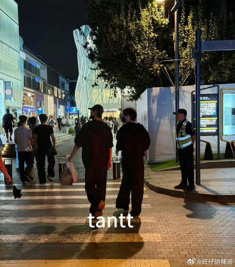 私图依旧长腿男神帅的轻而易举期待小丁舞台三里屯偶遇丁程鑫丁程鑫