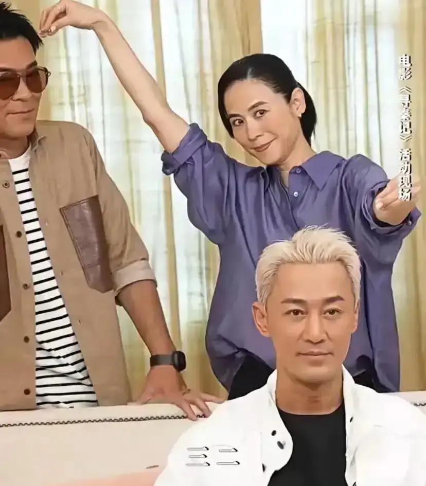 22年没在一起，却比夫妻更稳
 
宣萱颈椎旧伤复发，古天乐把护颈枕塞她手里，动作