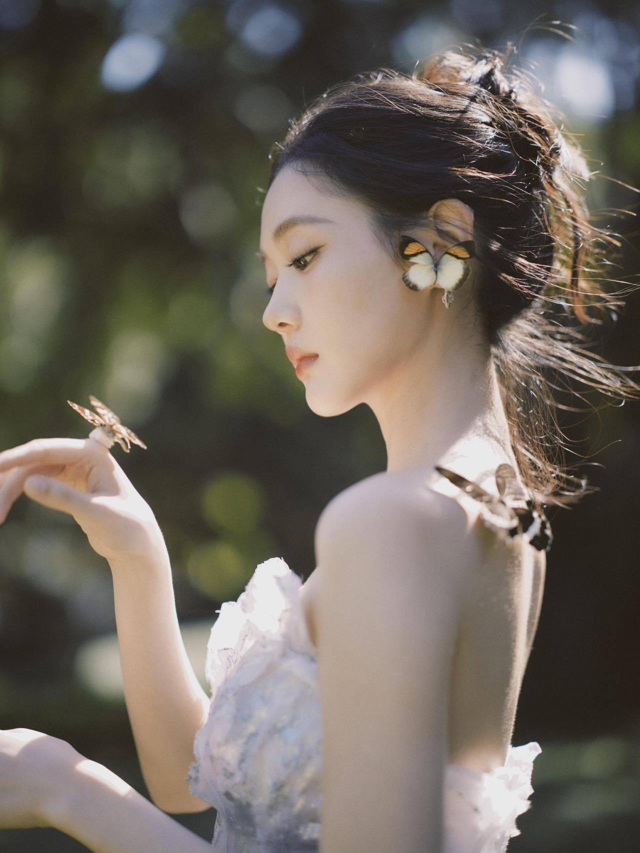 内娱校园剧女主有新脸了张昕懿这张脸真的长在我审美点上了！那种灵动里带着点青涩的劲