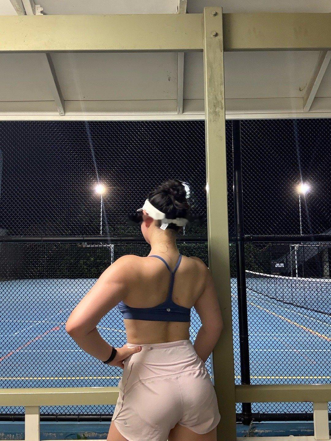 这样的手臂抽球才够劲 