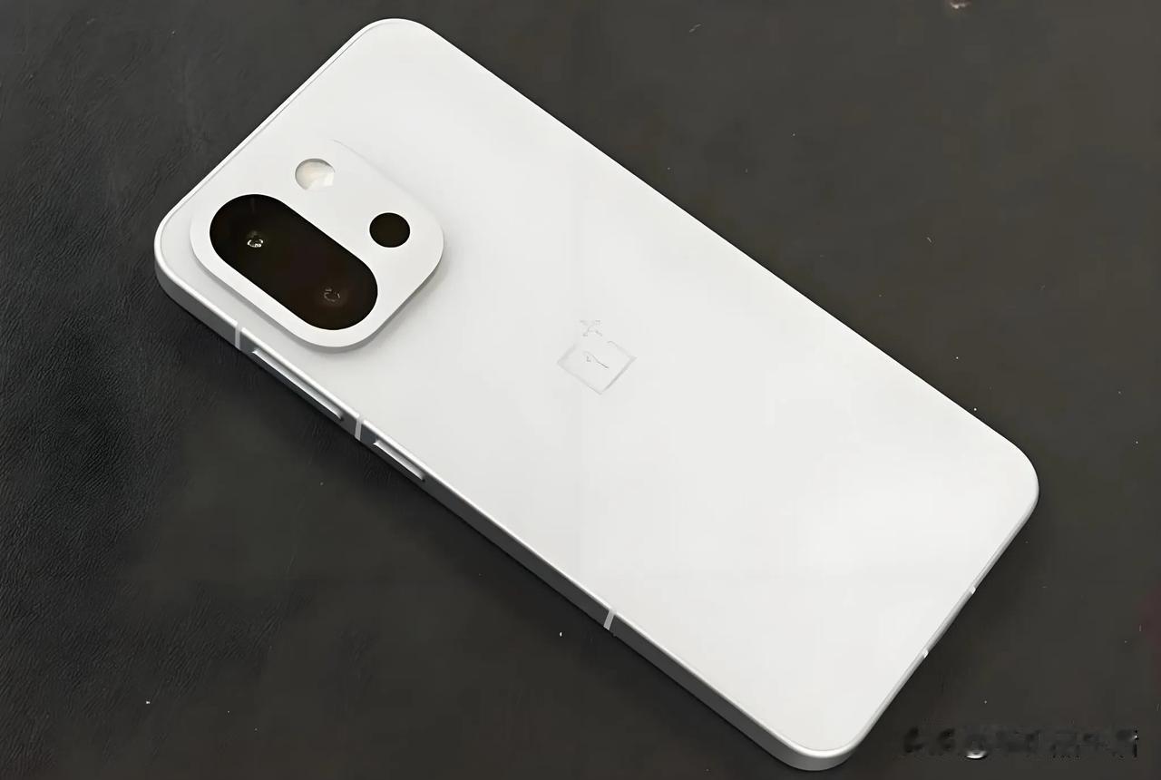 一加15配置再次曝光：搭载骁龙8 Elite2，适配原生级165FPS

今日，