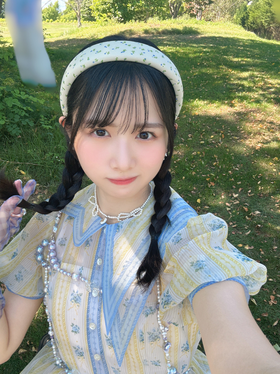 ひなの「幼い頃、雑草が大好きでした。雑草の本をよく読んでて、「植物クイズ係」とし