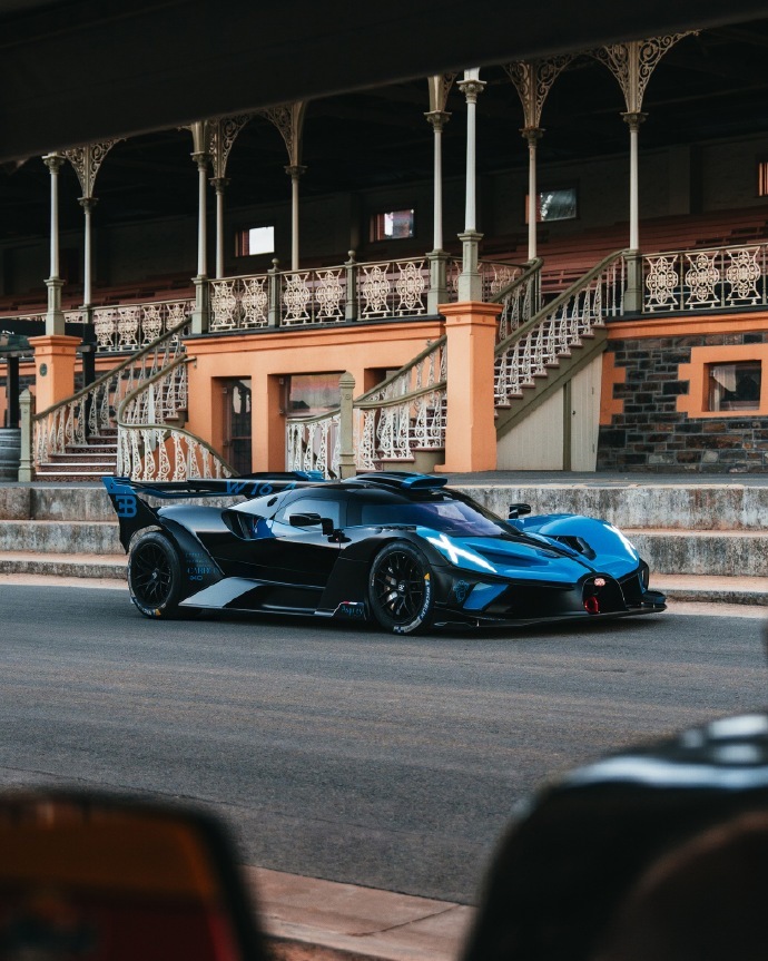 布加迪传奇超跑气场封神！全球限量配额稀缺拉满，妥妥超跑圈天花板级梦幻座驾，帅到挪