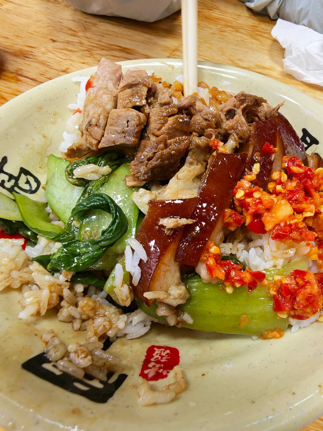 没有什么是一顿猪脚饭、一碗螺蛳粉（炒）解决不了的香迷糊了，认同吗 