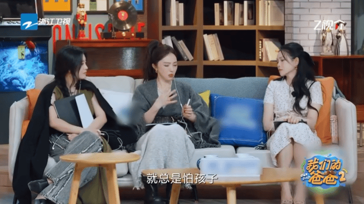 董璇养小酒窝也装监控 看董璇给小酒窝装监控，狠狠共情了！当妈后安全感全靠“看得见