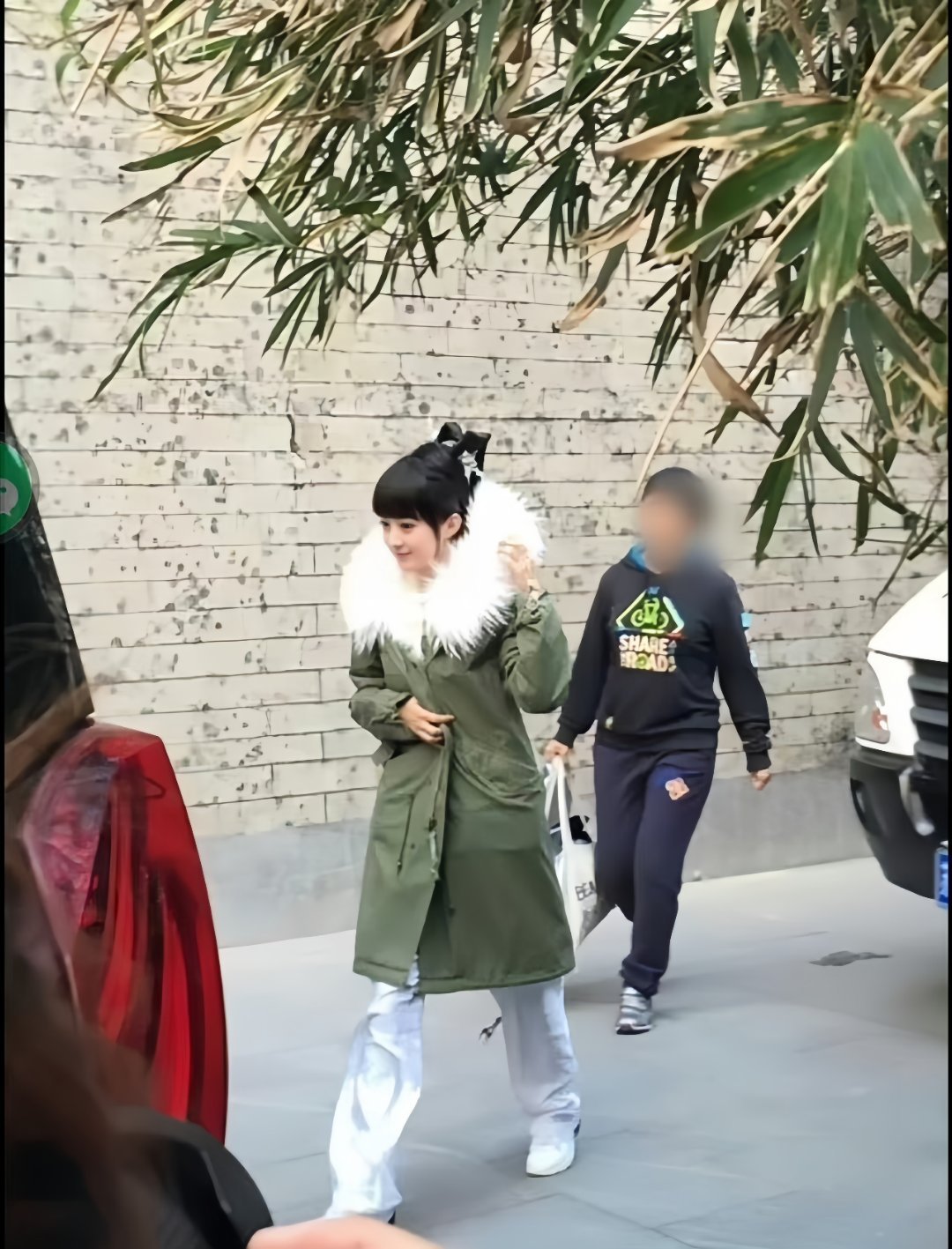 赵丽颖这张图没见过诶，好嫩 