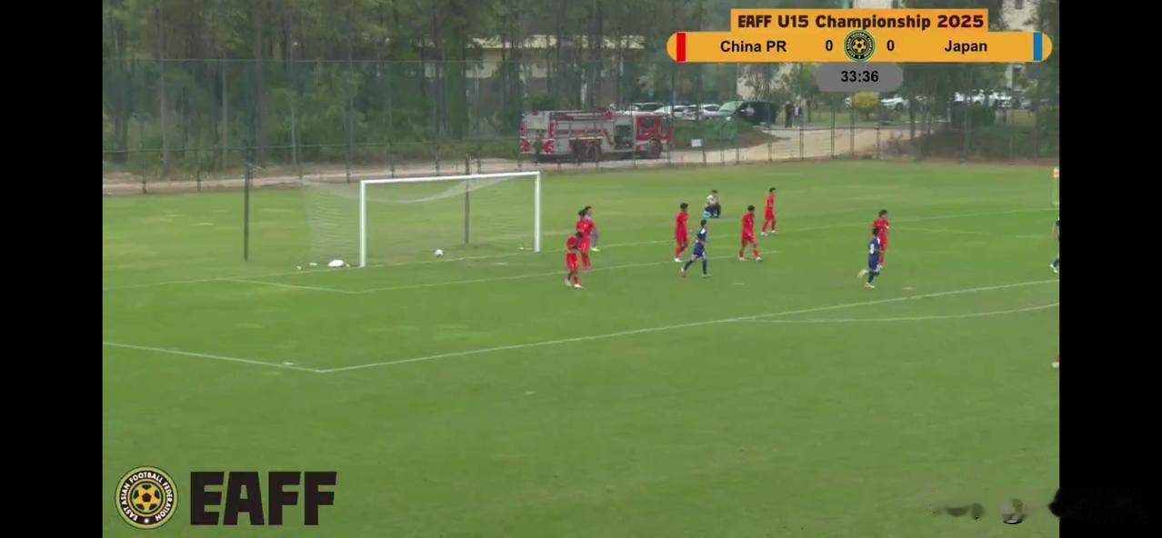 东亚锦标赛U15A组中国对阵日本U15上半场比赛已经结束，上半场结束前最后时刻日