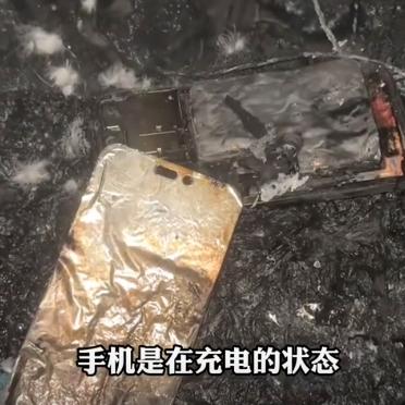 近日，一女子睡觉时，正在充电的苹果手机突然自燃，导致女子手腕和手部二度烧伤，床单