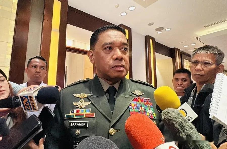 菲军总长布劳纳是放狠话，说中方若登仁爱礁那艘非法“坐滩”的破船，就触发菲方“交战