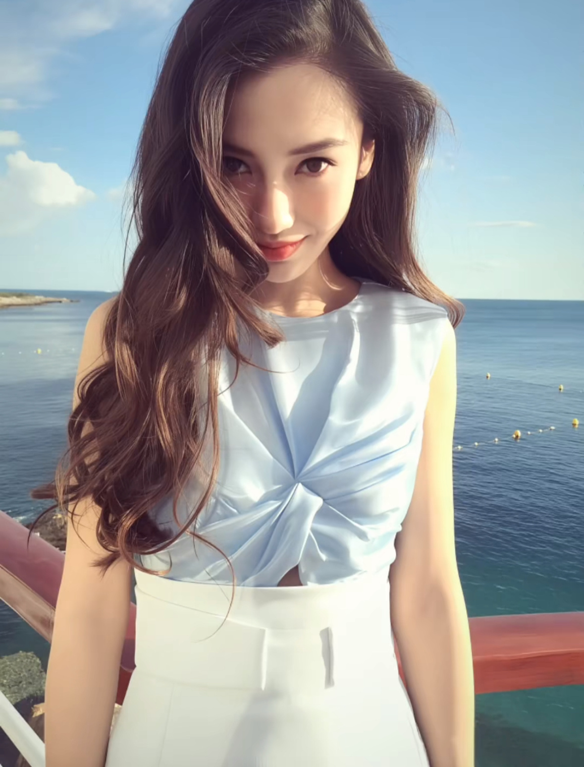 为angelababy守护星愿 💙星愿生日企划 周五啦～和海风、波光🌊，还有