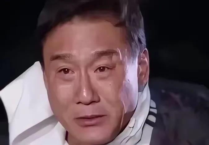 梁家辉曾在一采访中直言：“我觉得香港人其实挺可悲的，被英国人统治了一百多年，在回