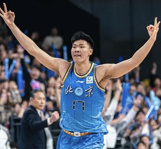 CBA/谁敢相信一个顶薪球员会交出场均3.6＋2.5＋0.7的数据？
除了在CB