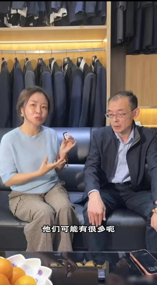 深圳卫视采访谢岳，谢岳的谈吐字字珠玑，让人佩服！他的真情流露，让人觉得很实在！