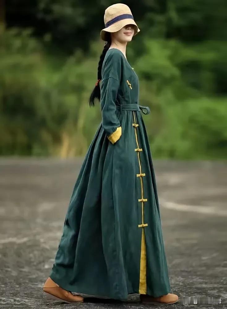 情感专家说：
男女之间，不管多亲近、交情多深，只要不是夫妻，就得守住边界。

这