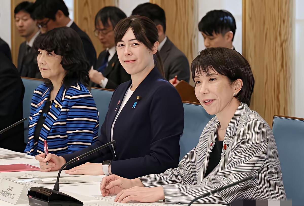日本向中国提了一个请求！高市早苗知道：再犹豫，中国就要收网了。

短短几天时间，