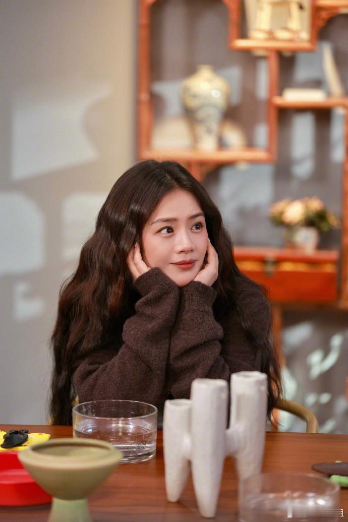 马思纯鲁豫面对质疑不下牌桌“我的身材就是一种性感的身材。”在《热浪之外》里，这句